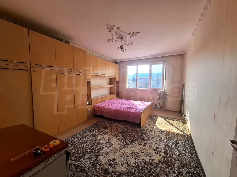 Spacious Topolovgrad Apartment with Stunning Views - For Sale - Image 3