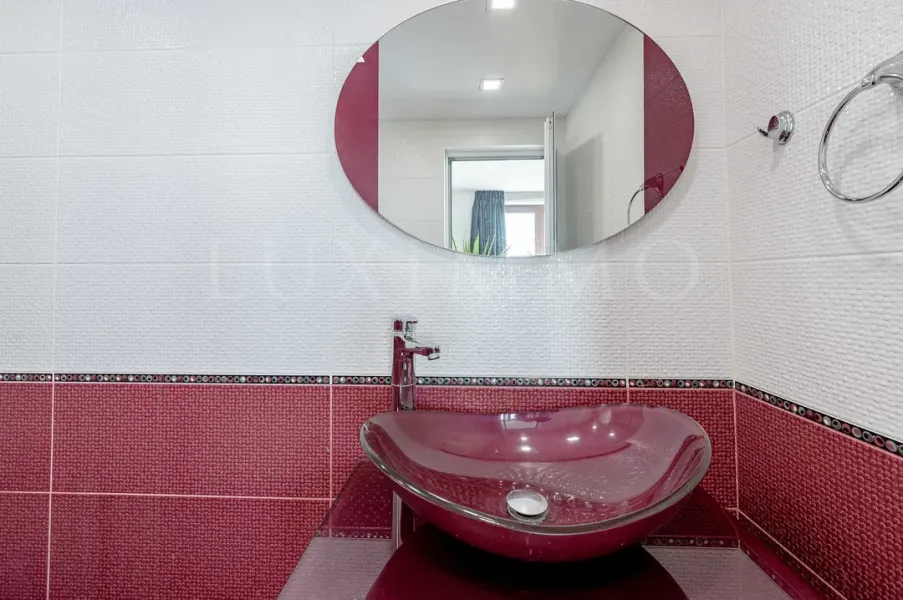 Spacious Penthouse with City Views & Terraces For Sale - Image 3