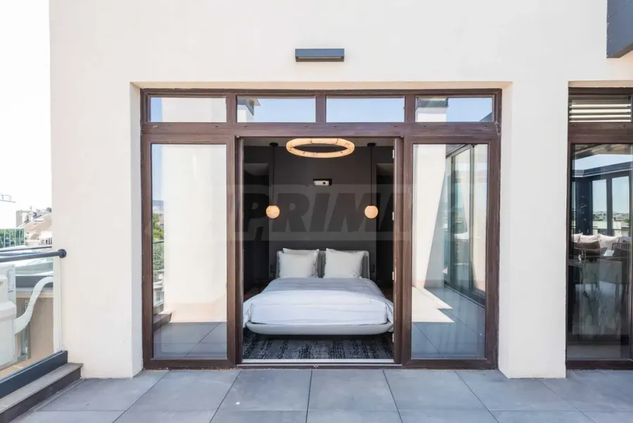 Panoramic Luxury Penthouse with SPA in Varna - Image 4
