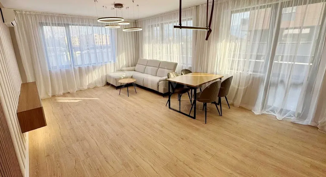 Stylish One-Bedroom Apartment in Gated Complex, Plovdiv - Image 1