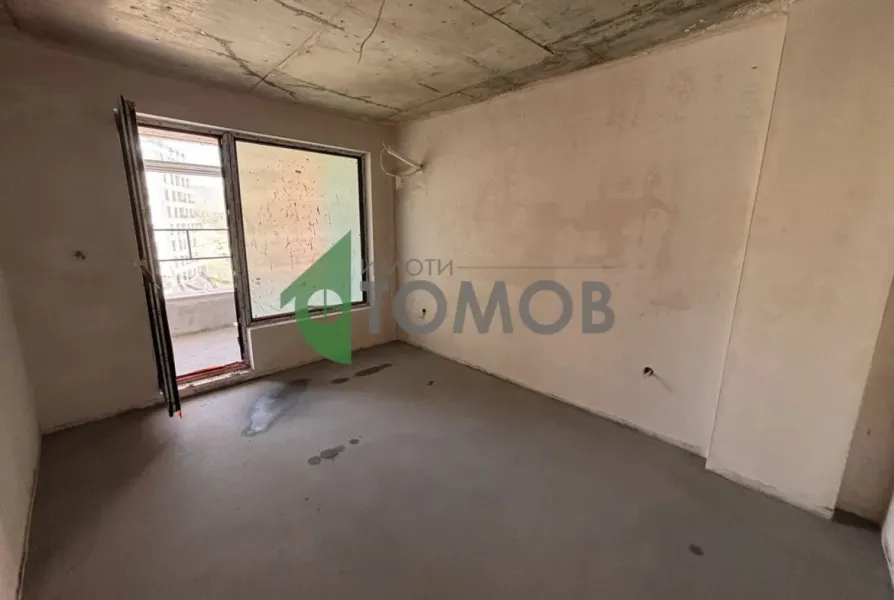 Spacious 4-Bedroom Apartment in Azimov Complex, Stara Zagora - Image 1