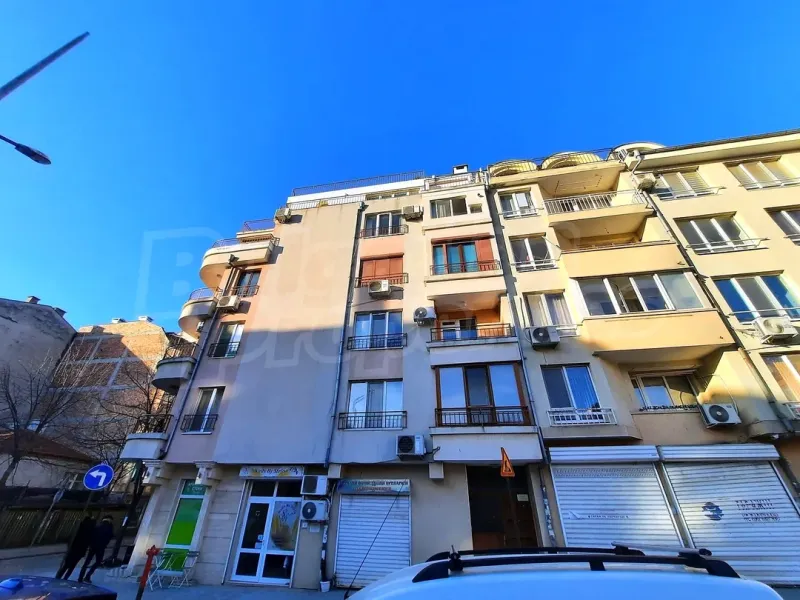 Spacious One-Bedroom Apartment in Burgas’s Desirable Vazrazhdane District - Image 2
