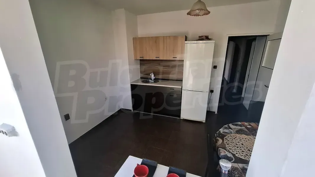 Spacious 3-Bedroom Apartment in Vazrazhdane, Burgas - Fully Furnished - Image 4