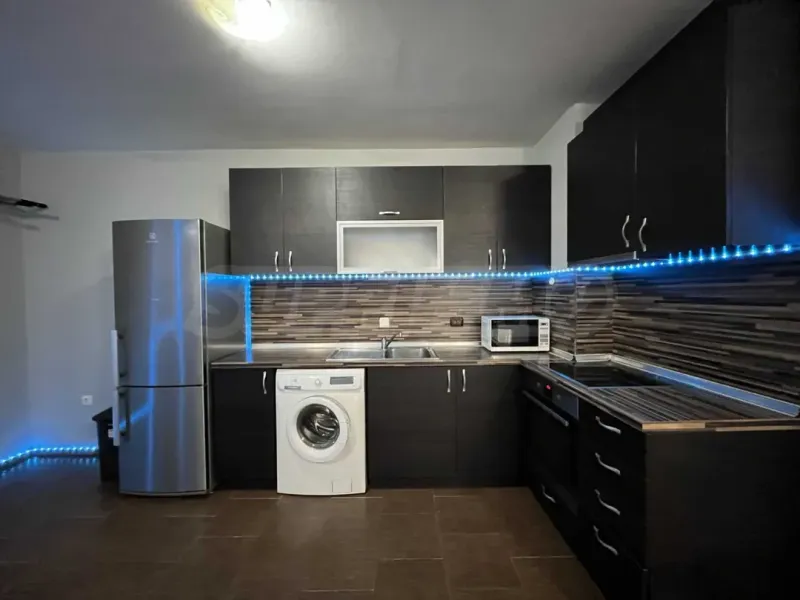 Spacious 3-Bedroom Apartment Near Sea Garden, Burgas - Image 5