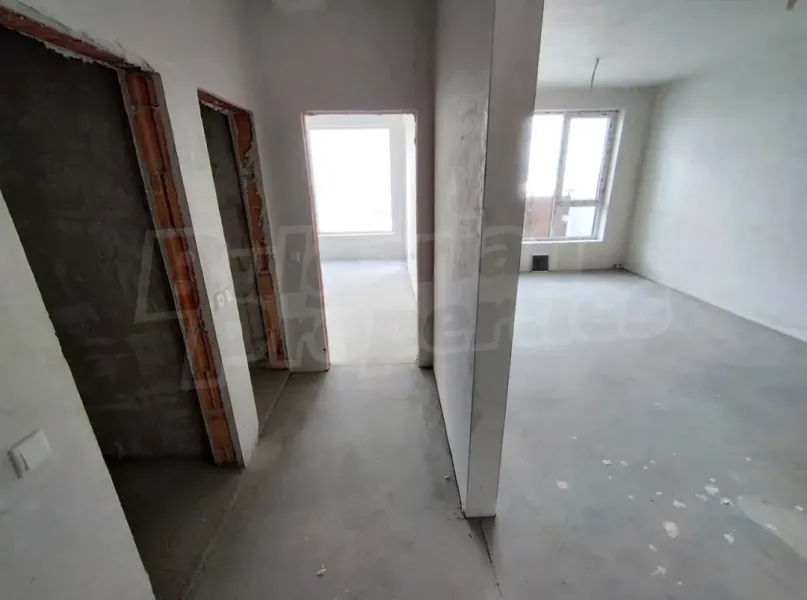 Bright One-Bedroom Apartment with Panoramic Views in Burgas - Image 4