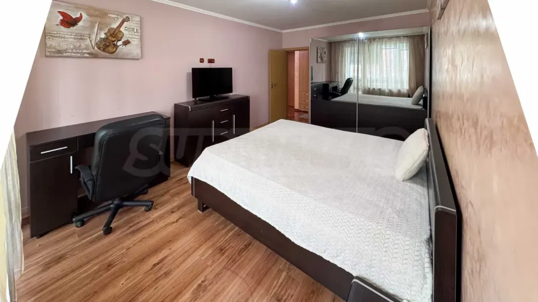 Fully Furnished 2-Bedroom Apartment in Sofia's Dianaabad District - Image 4