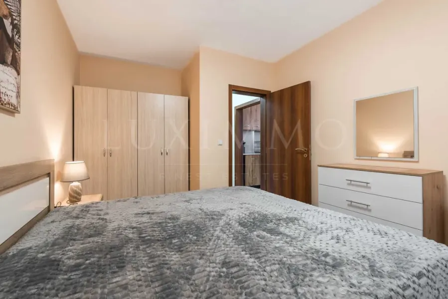 Spacious, Fully Furnished Apartment in Varna's Kolhozen Pazar District - Image 3