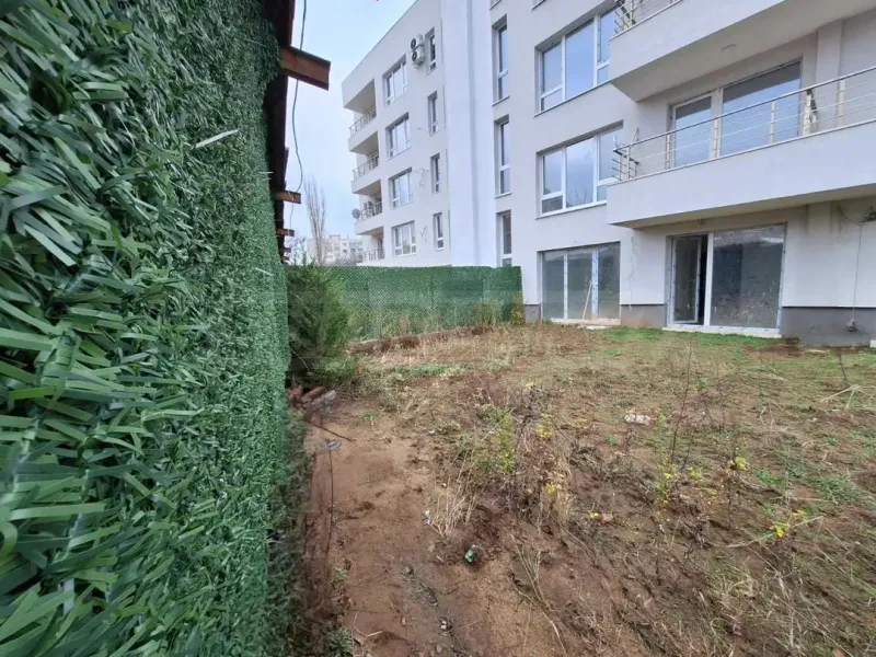 Spacious Apartment with Garden in Sofia's Obelya Area - Image 3
