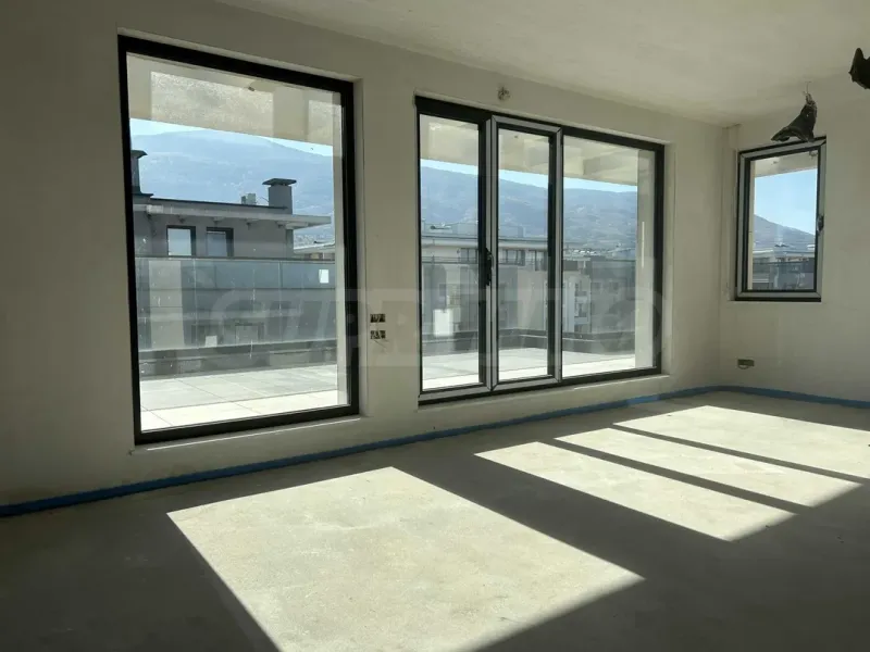 Luxurious PENTHOUSE with Mountain Views & Sauna - Image 5