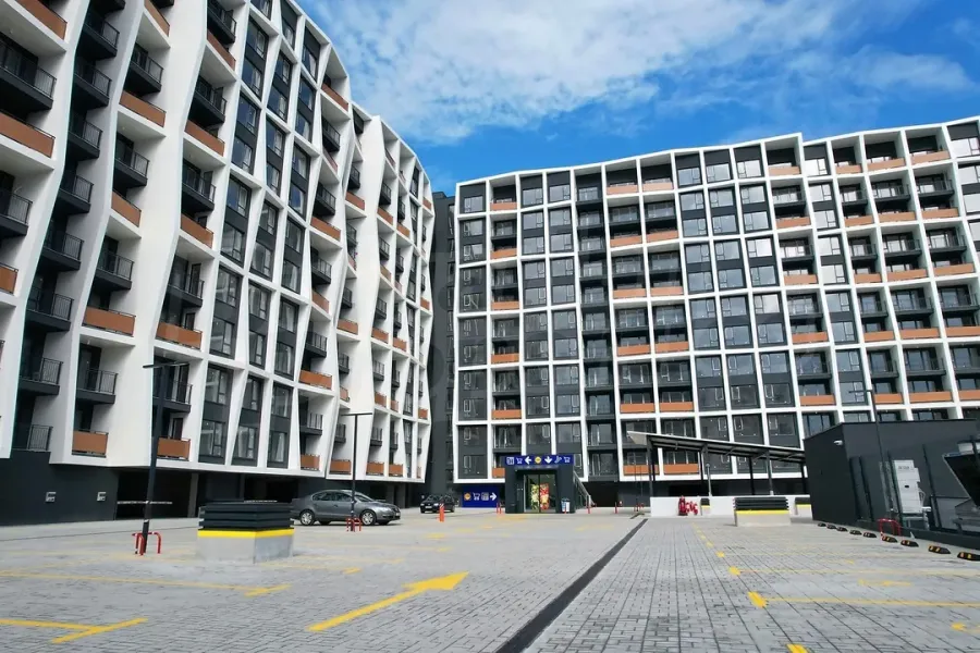 Bright One-Bedroom Apartment with Panoramic Views in Burgas - Image 3