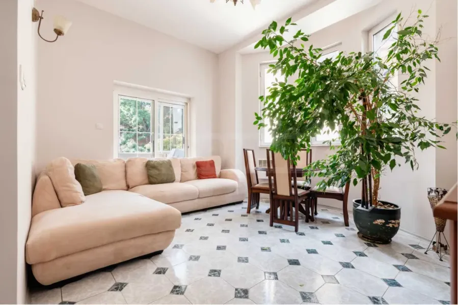 Spacious, Fully Furnished Apartment in Sofia's Central District - Image 1