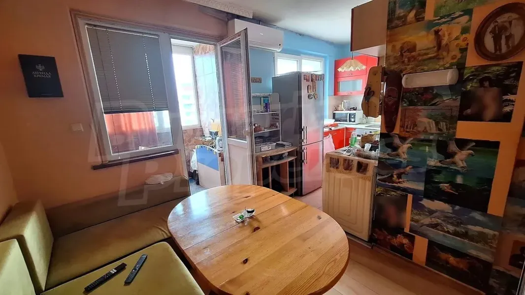 Spacious Two-Bedroom Apartment in Varna's Vazrazhdane 1 District - Image 4