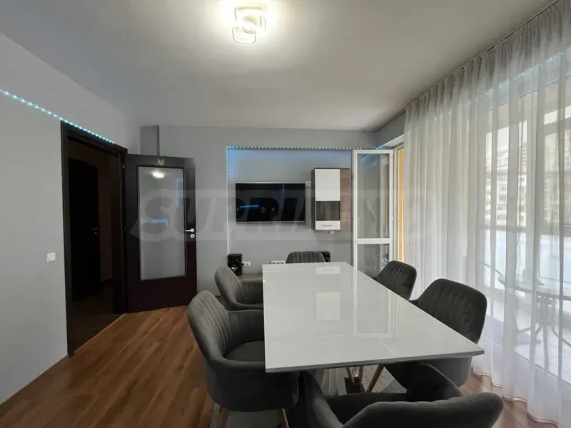 Spacious 3-Bedroom Apartment Near Sea Garden, Burgas - Image 3