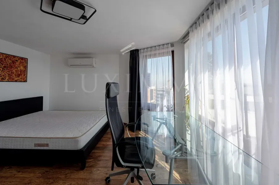 Spacious Penthouse with City Views & Terraces For Sale - Image 2