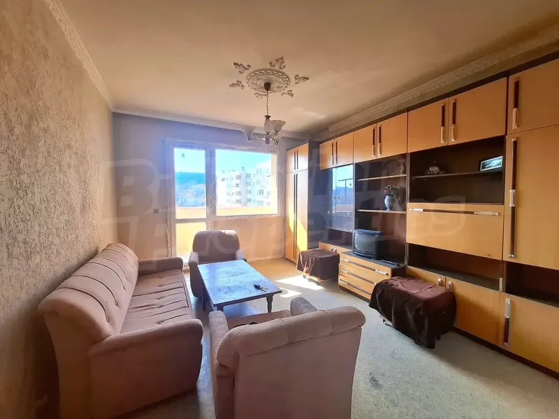 Spacious Topolovgrad Apartment with Stunning Views - For Sale - Image 1