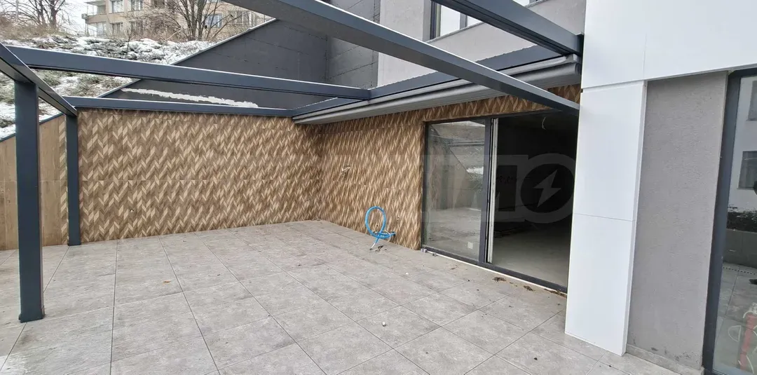 Spacious 3-Bedroom Apartment with Park View in the Heart of Dobrich - Image 2