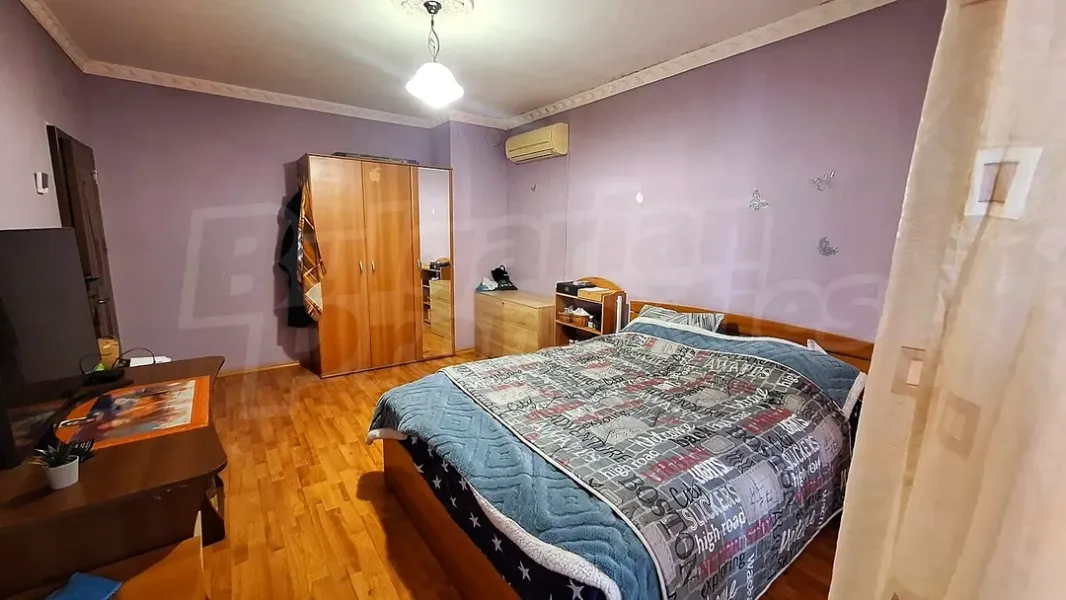 Spacious Two-Bedroom Apartment in Varna's Vazrazhdane 1 District - Image 1