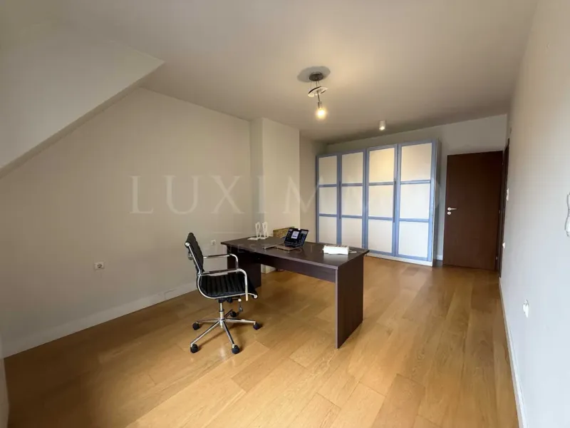 Spacious Four-Bedroom Apartment with Stunning Views in Strelbishte - Image 2