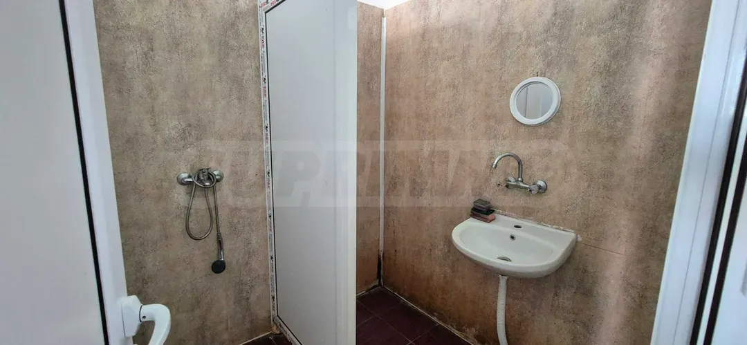 Charming House with Potential in Picturesque Harsovo Village - Image 3