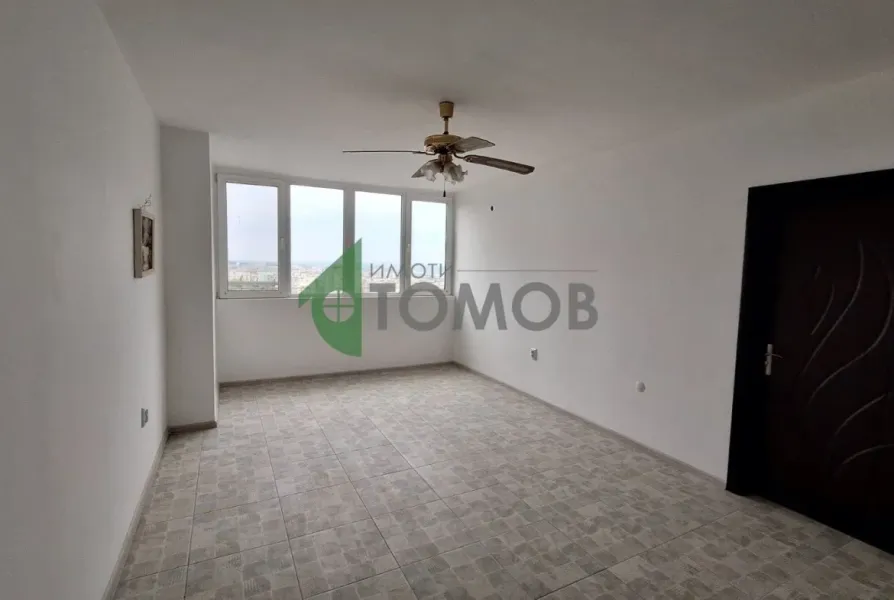 Spacious, Renovated 3BR Apartment with Great Views in Stara Zagora - Image 3
