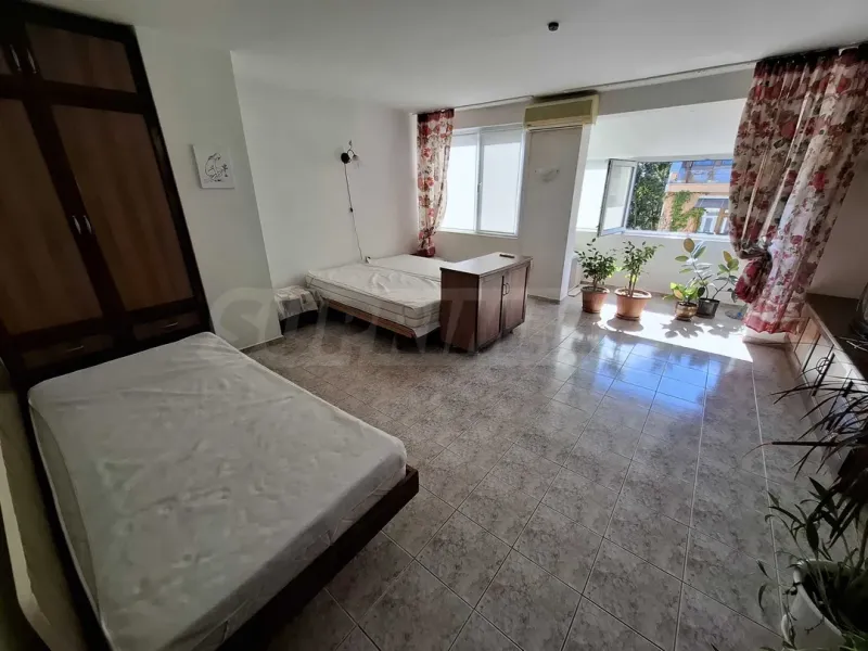 Spacious Fully Furnished Apartment in Varna's "Sportna Zala" Area - Image 2