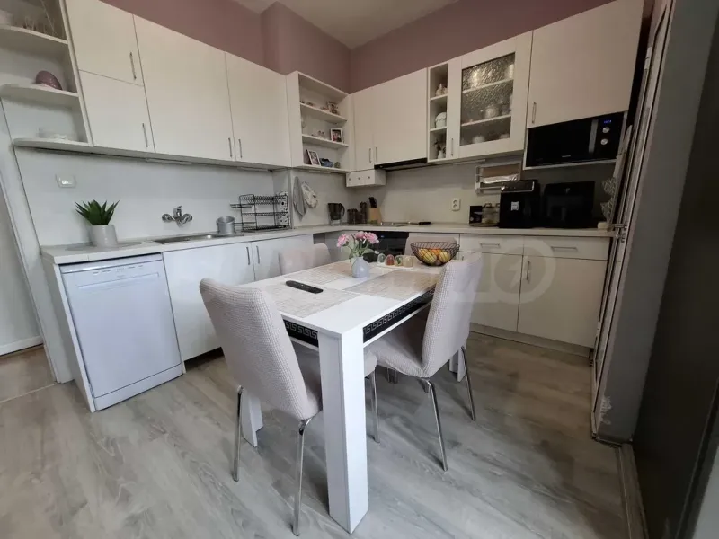 Spacious 2-Bedroom Apartment Near Sofia Parks - Image 4