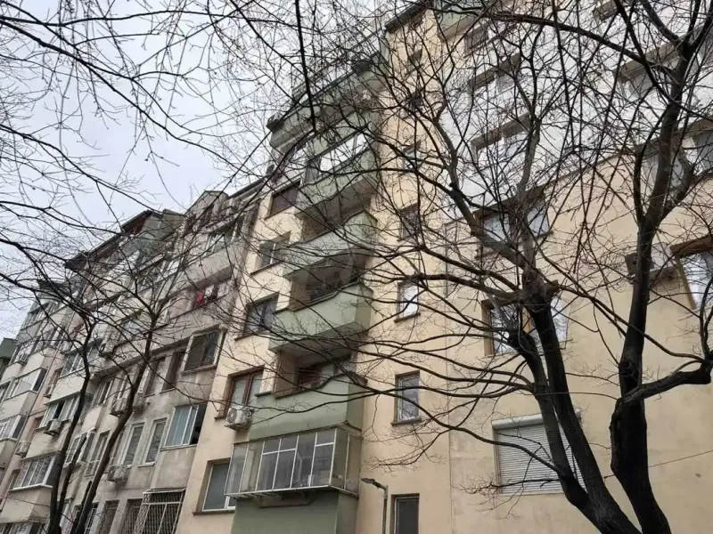 Spacious 2-Bedroom Apartment Near Varna University & Beach - Image 1