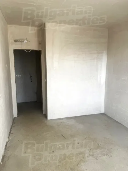 Spacious, Fully Furnished One-Bedroom Apartment in New Plovdiv Building - Image 5