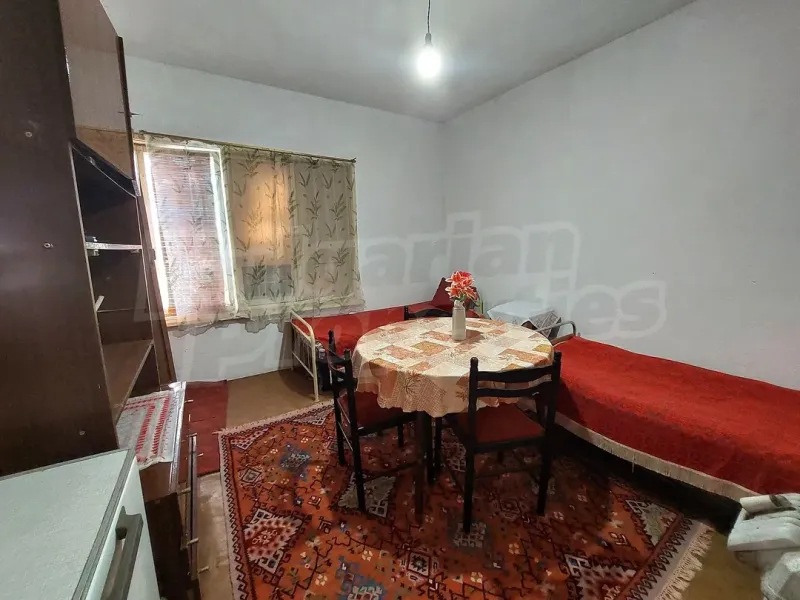 Granite Stone House with Spacious Rooms in Granitovo - Image 2