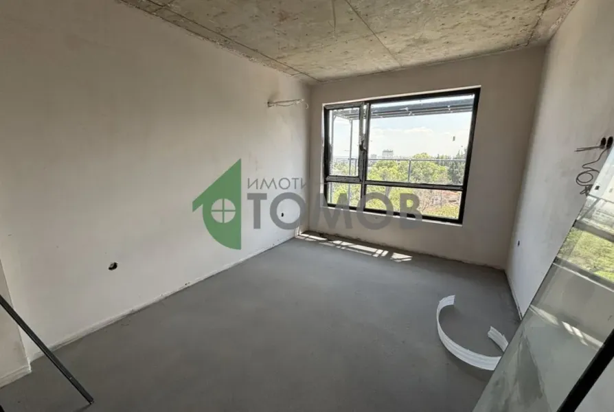 Spacious 4-Bedroom Apartment in Secure Azimov Complex, Stara Zagora - Image 1