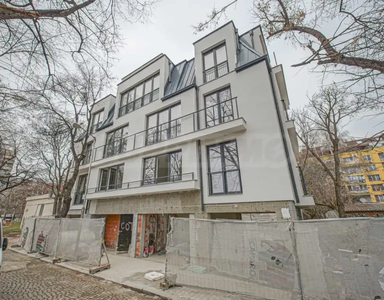 Spacious New House with Land in Sofia City Center - Investment Opportunity - Image 3
