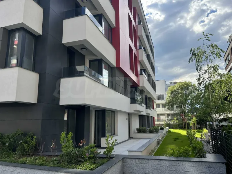 Luxurious PENTHOUSE with Mountain Views & Sauna - Image 1