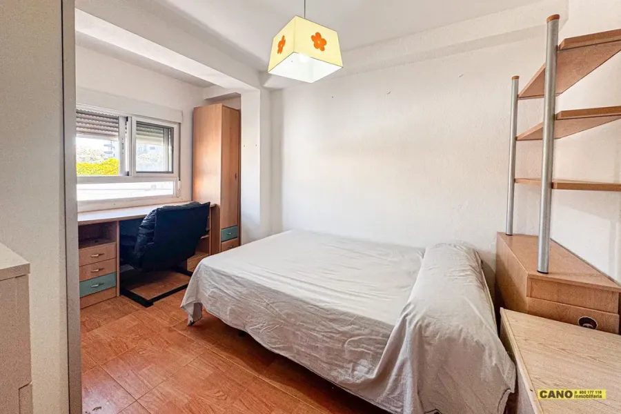 Bright Almería Apartment with Investment Potential – 68m2 - Image 2