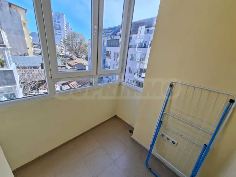 Stylish Three-Bedroom Apartment in Modern Varna Building - Image 4