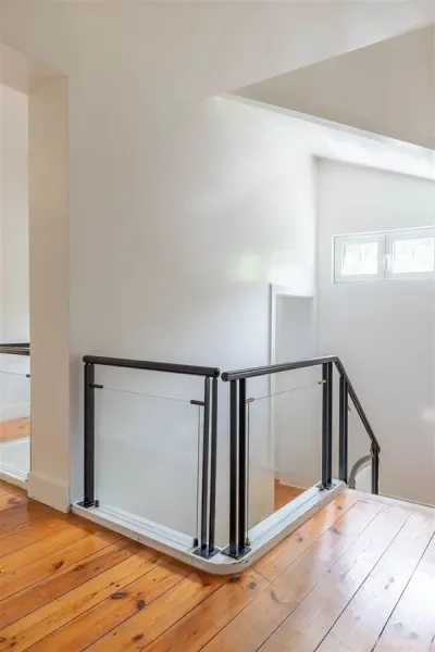 Spacious 6-Bedroom Villa in Quiet Ukkel with Garden & Garage - Image 3