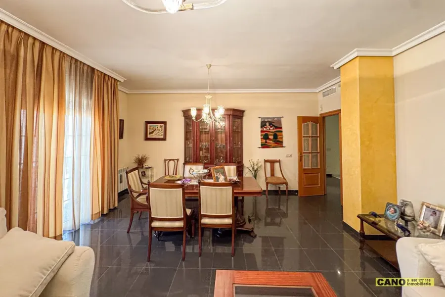 Spacious 3-Bedroom House with Elevator in Roquetas de Mar - Image 5