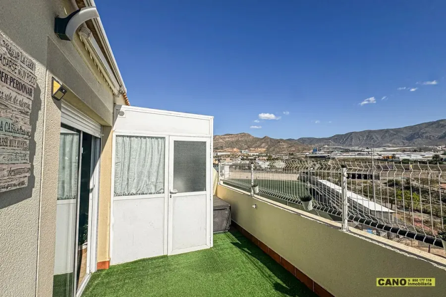 Spacious 3-Bedroom Sea View Apartment with Private Terrace - Image 1