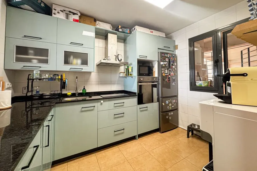 Stylish Apartment with Garage and Storage in Villablanca, Almería - Image 1