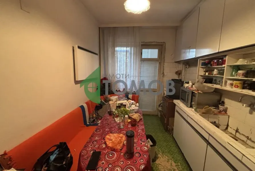 Spacious Three-Bedroom Apartment with Retail Space in Stara Zagora - Image 4