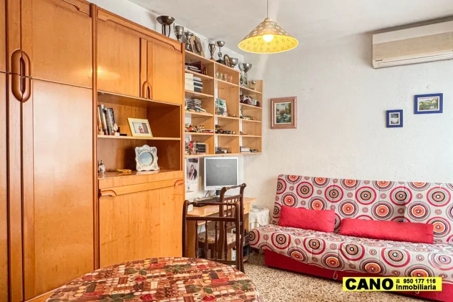 Bright 3-Bedroom Apartment with Terrace in Almería, Spain - Image 1