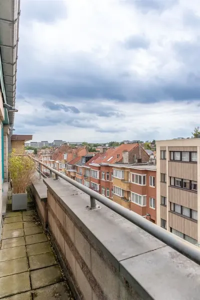 Spacious Terraced Duplex Apartment with Terrace in Oudergem, Belgium - Image 5