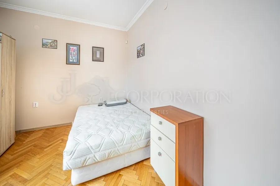 Fully furnished 3-bedroom apartment in Sofia's city center. - Image 4