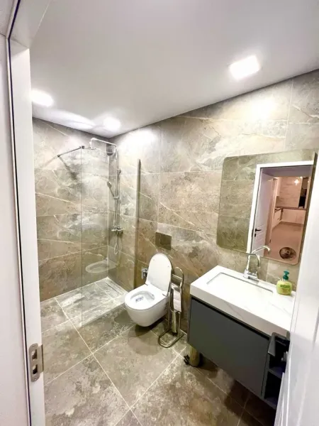 Elegant Three-Bedroom Apartment with Stunning Garden Terrace - Image 2