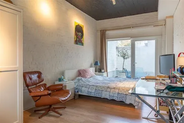 Spacious 4-Bedroom House with Rooftop & Parking in Ukkel - Image 4