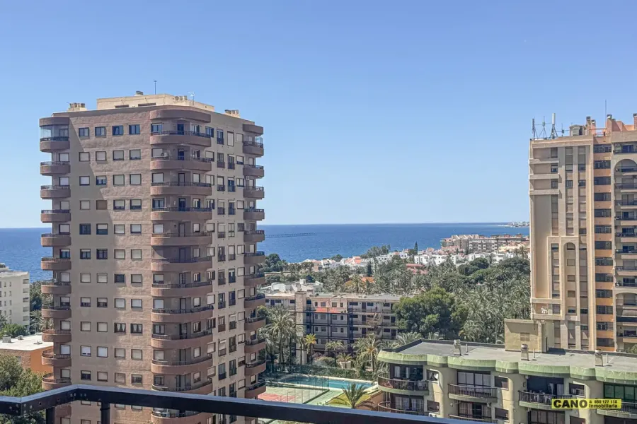 Spacious 3-Bedroom Apartment in Sunny Aguadulce, Spain - Image 1