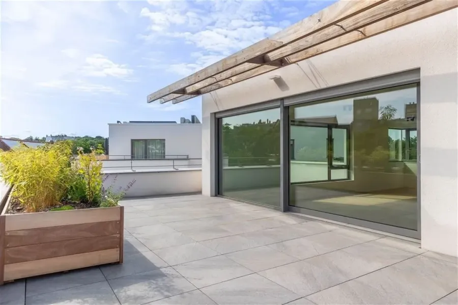 Spacious South-Facing Penthouse with Terrace in Ukkel, Belgium - Image 5