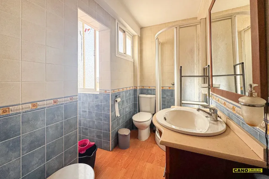 Bright Almería Apartment with Investment Potential – 68m2 - Image 5