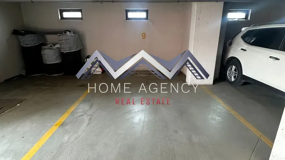 Spacious 3-4 Bedroom Apartment with 3 Bathrooms in Otopeni, Romania - Image 1
