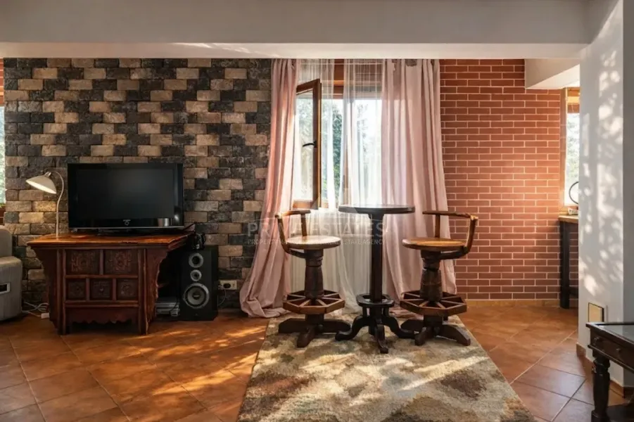 Spacious Fully Furnished 2-Bedroom Apartment with Garden in Bucharest - Image 3