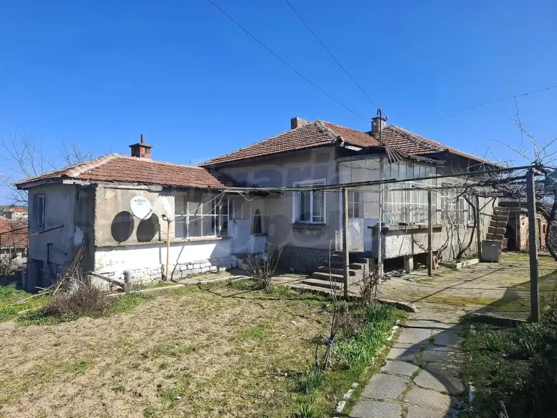 Spacious House with Garden, Well &amp; Building Near Elhovo - Image 3